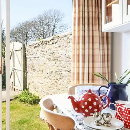 Little Holiday home